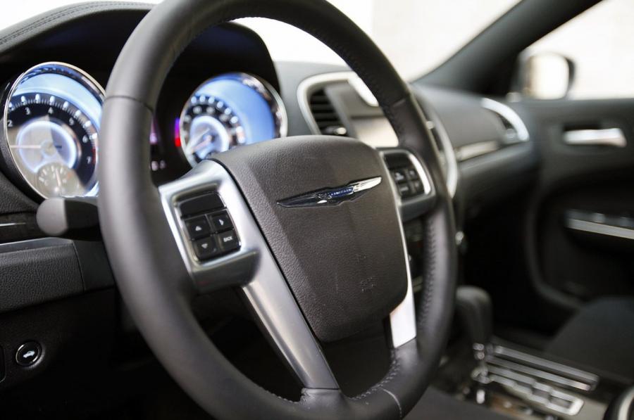  Chrysler 300C 2011 года  (фото 55 из 83)